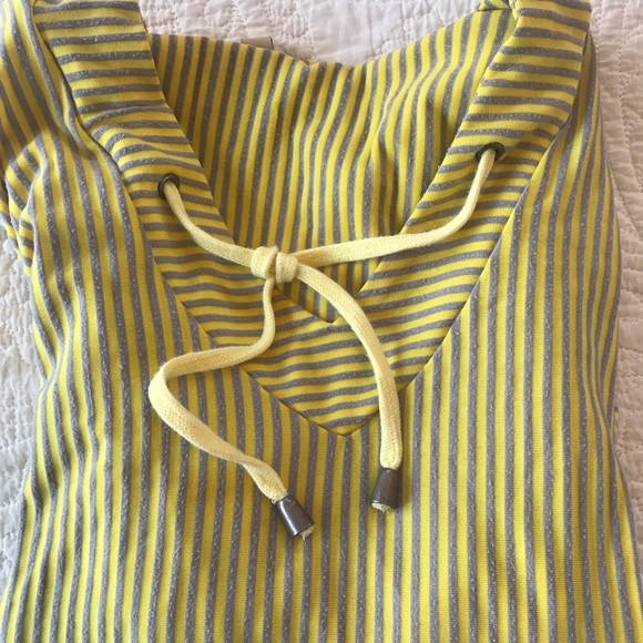 Yellow and grey striped drawstring hoodie - Picture 3 of 5